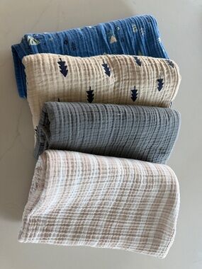 Set of 4 Muslin Swaddle Blankets in Blue, Cream, Gray